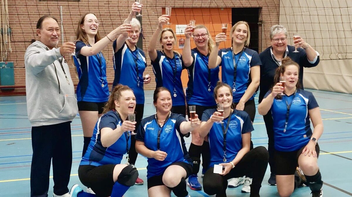 De Esch dames 2 kampioen klasse 3a